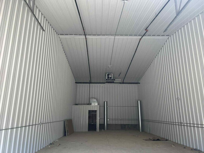 More Photos Of 5320 Salt Bank Rd, Lincoln Warehouse For Lease