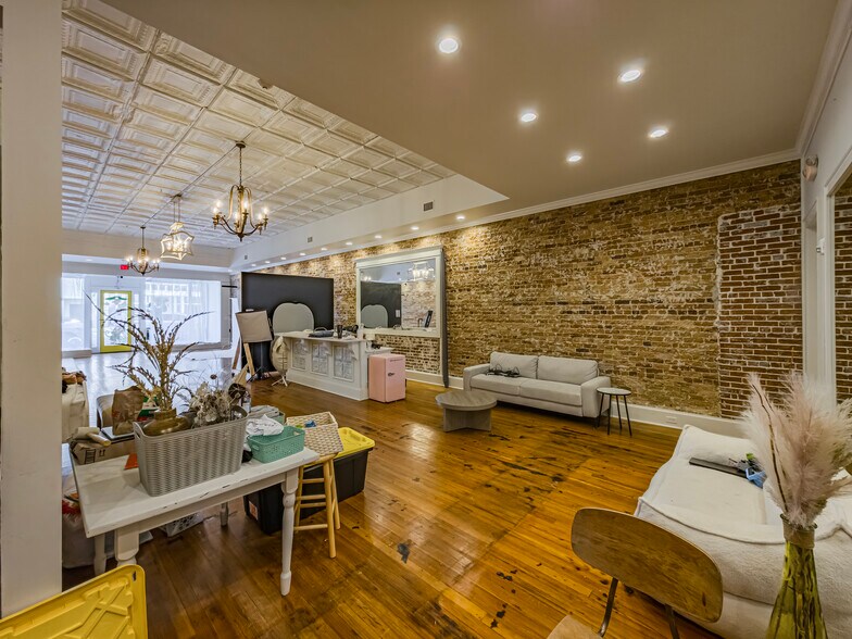 More Photos Of 134 N Patterson St, Valdosta Storefront Retail Office For Sale