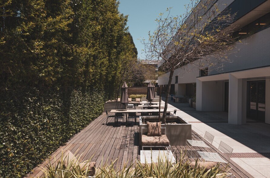 More Photos Of 4525 Wilshire Blvd, Los Angeles Office For Lease