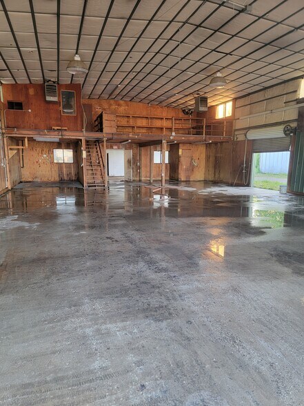 More Photos Of 5 Etowah School Rd, Etowah Warehouse For Sale