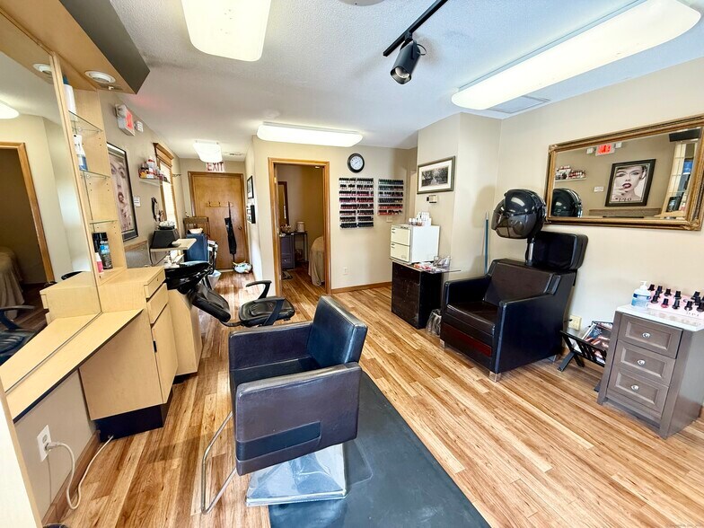 More Photos Of 449 Naubuc Ave, Glastonbury Freestanding For Sale