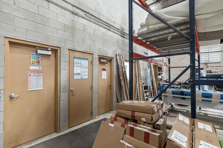 More Photos Of 13412 W 159th St, Homer Glen Showroom For Sale