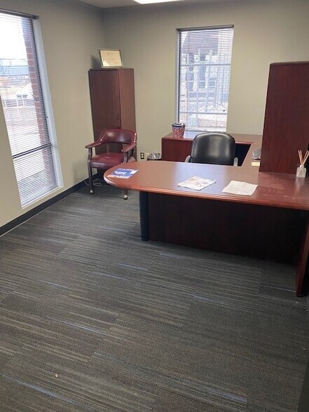 More Photos Of 1805 W Detroit St, Broken Arrow Service For Lease