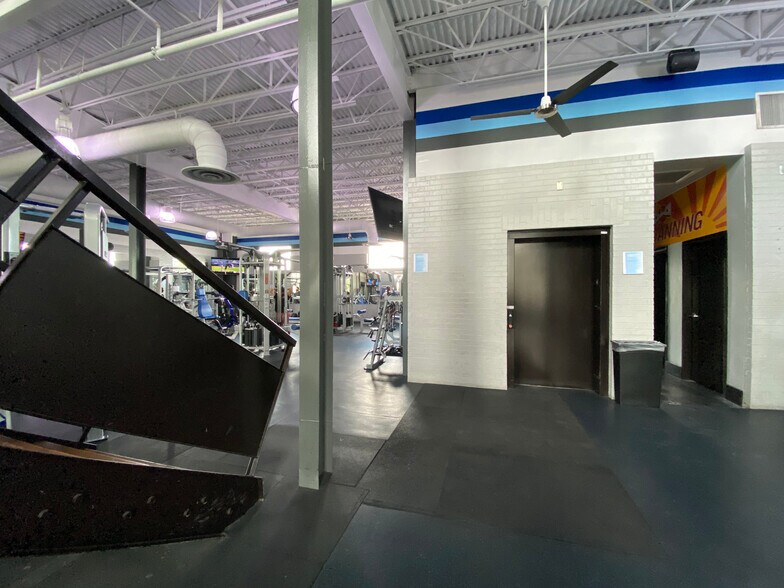 More Photos Of 6415 Polaris Dr, Laredo Health Club For Sale