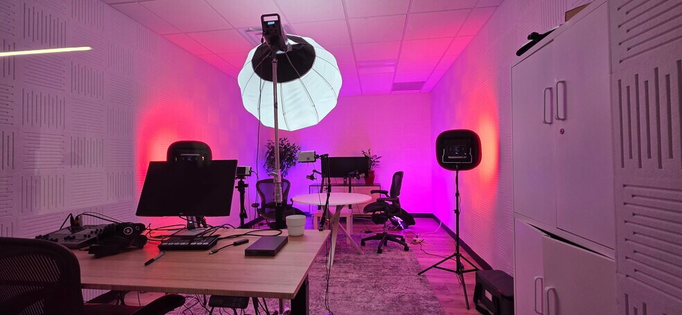 More Photos Of 200 E Van Buren St, Phoenix Office For Lease