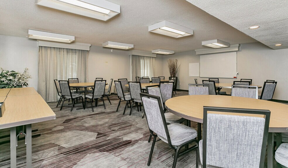 More Photos Of 1917 Coliseum Dr, Hampton Hotel For Sale