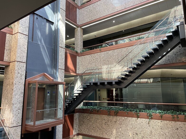 More Photos Of 100 S Salina St, Syracuse Office For Lease