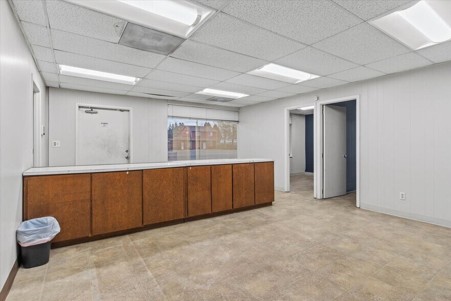 More Photos Of 890 N Main St, Independence Warehouse For Sale