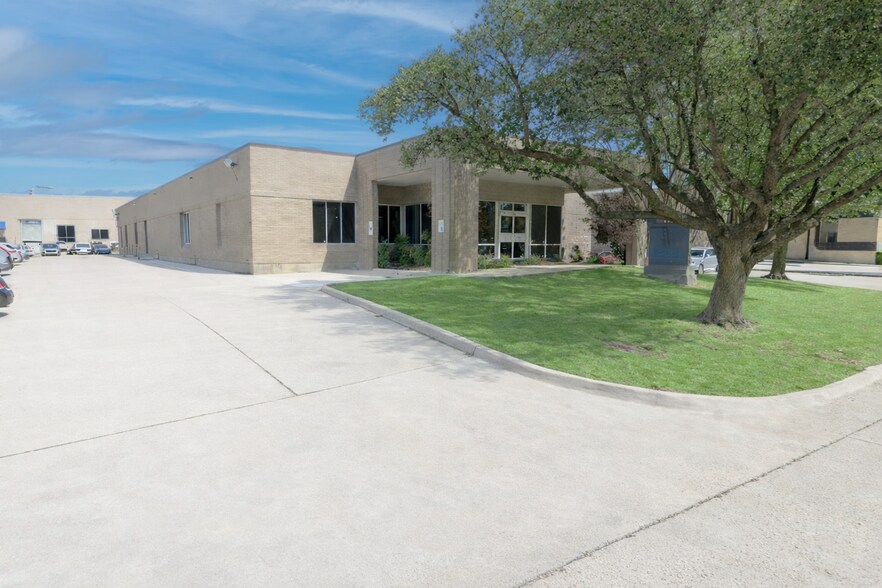 Primary Photo Of 4393 Sunbelt Dr, Addison Flex For Lease