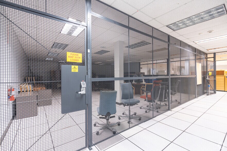 More Photos Of 600 Gemini St, Houston Office For Lease