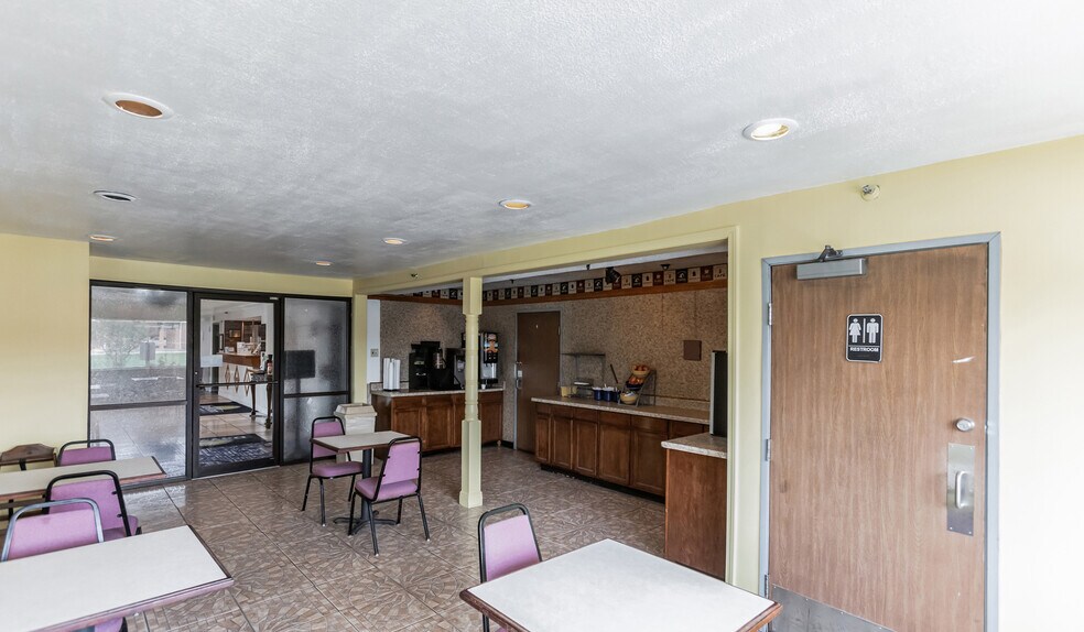 More Photos Of 912 US Highway 65/82 South, Lake Village Hotel For Sale