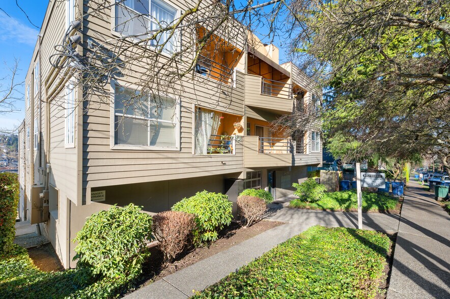 More Photos Of 3425 14th Ave W, Seattle Apartments For Sale