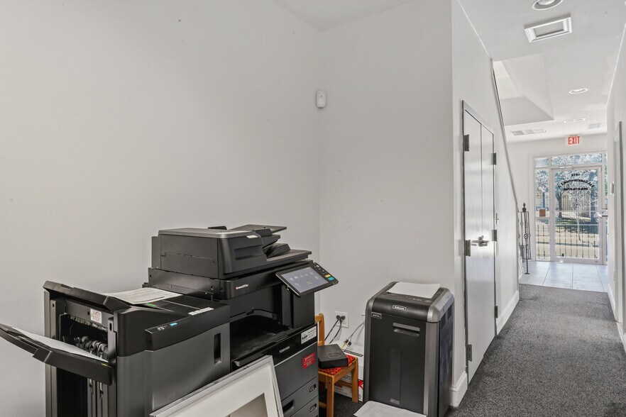 More Photos Of 1512 Marion Barry Ave SE, Washington Office For Sale