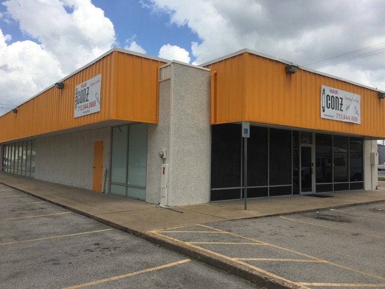 More Photos Of 10100 Kleckley Dr, Houston Storefront For Lease