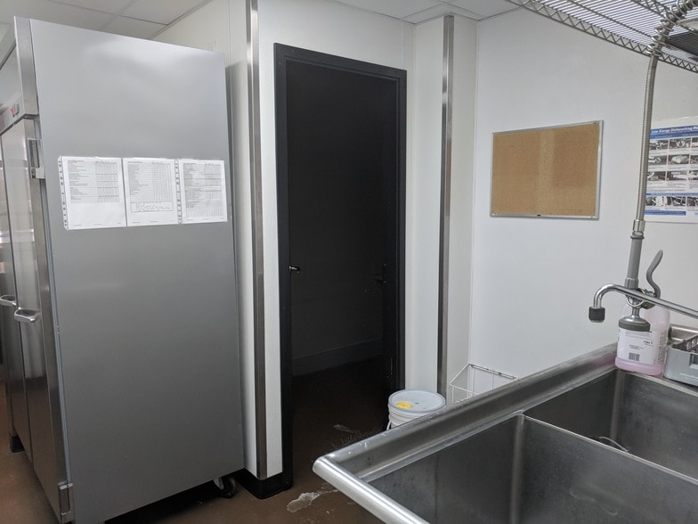 More Photos Of 683 10th St SW, Calgary Apartments For Sale