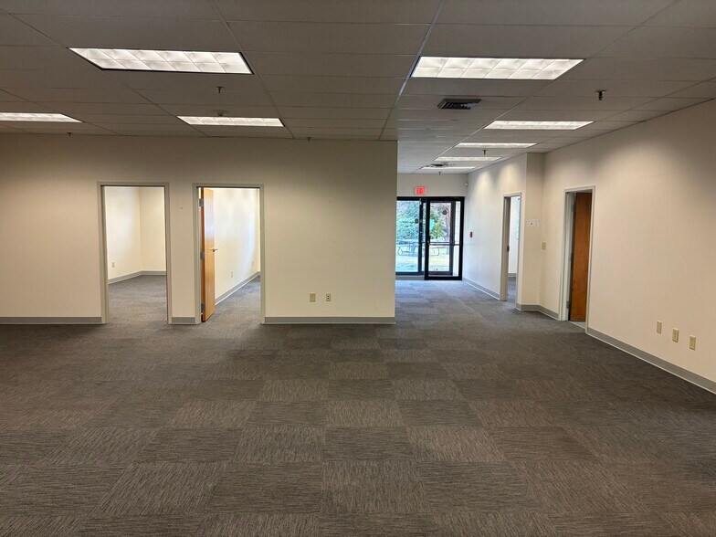 More Photos Of 88 Boyd Ave, East Providence Office For Lease