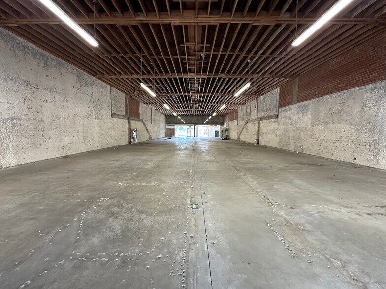 More Photos Of 396-400 S Lake Ave, Pasadena Storefront For Lease