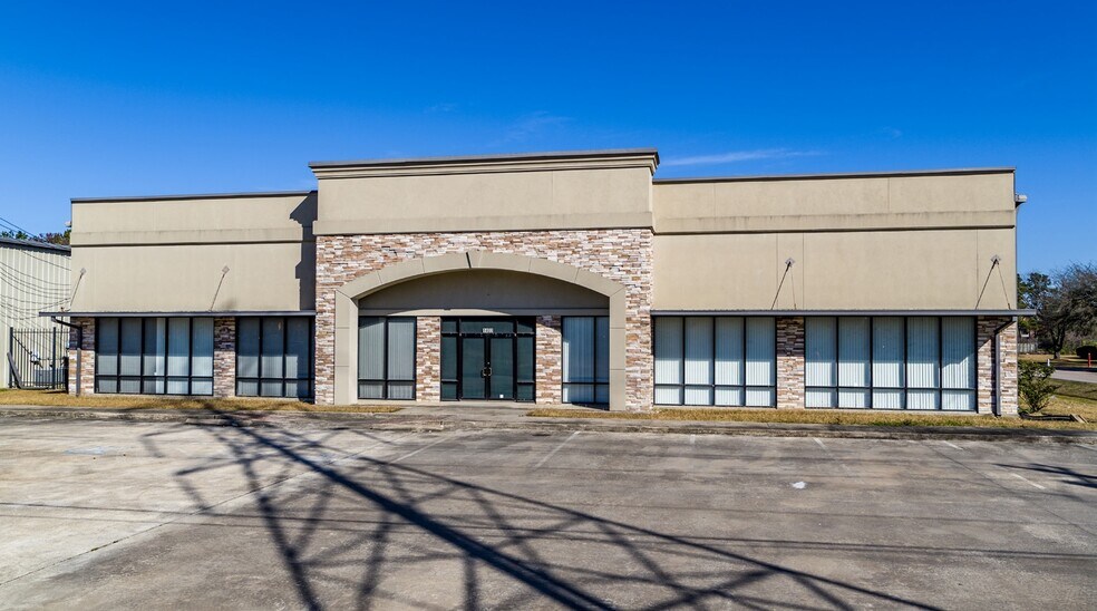 More Photos Of 1402 N Sam Houston Pky W, Houston Warehouse For Sale