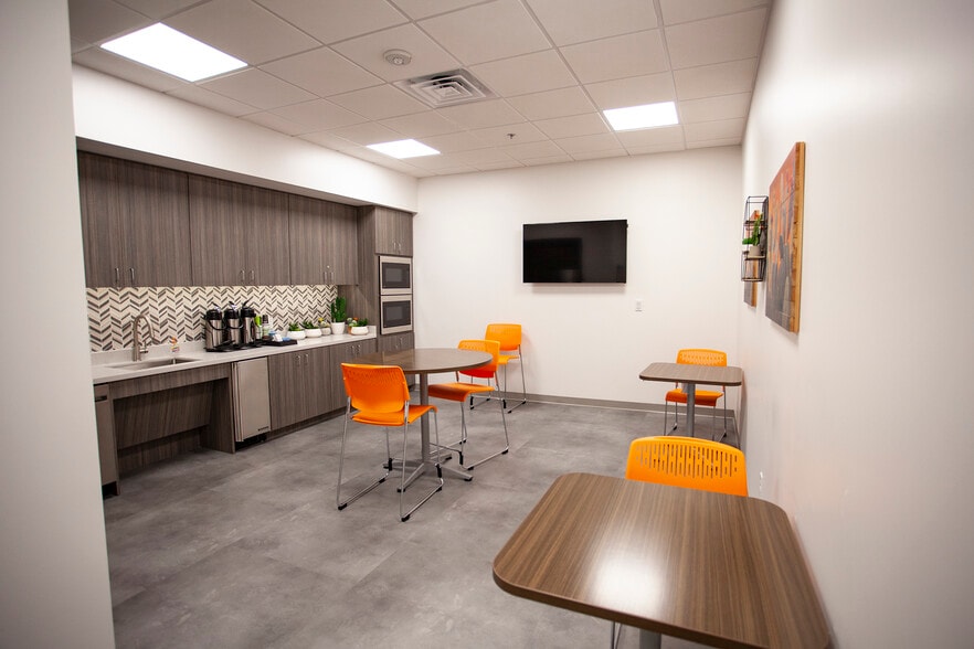 More Photos Of 1200 Summit Ave, Fort Worth Office For Lease