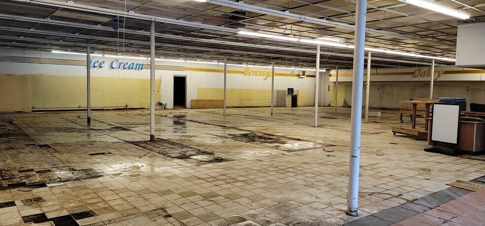 More Photos Of 524 5th St, Rockport Storefront Retail Office For Sale