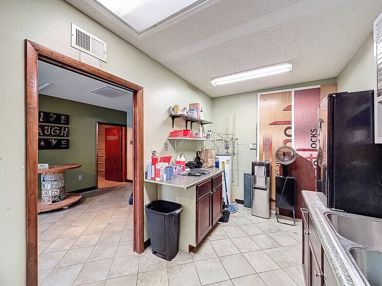 More Photos Of 13414 US Highway 19, Hudson Showroom For Lease