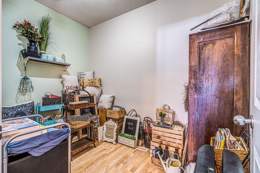 More Photos Of 23 Railway Av, Marwayne Storefront For Sale