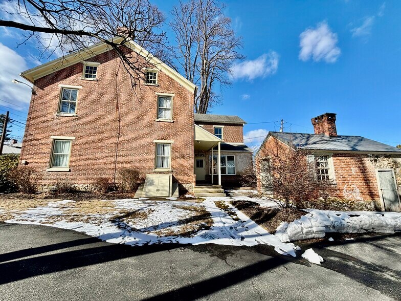 More Photos Of 5412 Shimerville Rd, Emmaus Freestanding For Lease