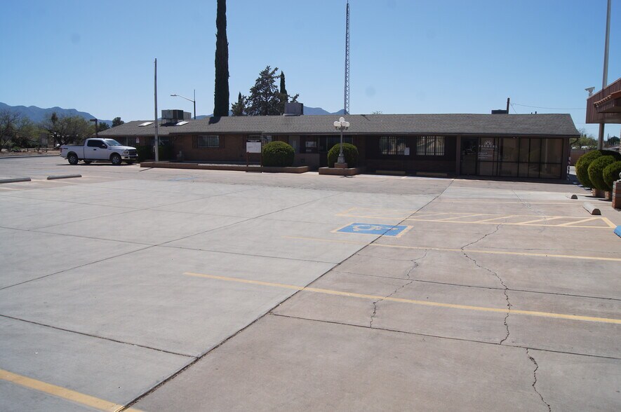 More Photos Of 3965 E Foothhills Dr, Sierra Vista Medical For Lease