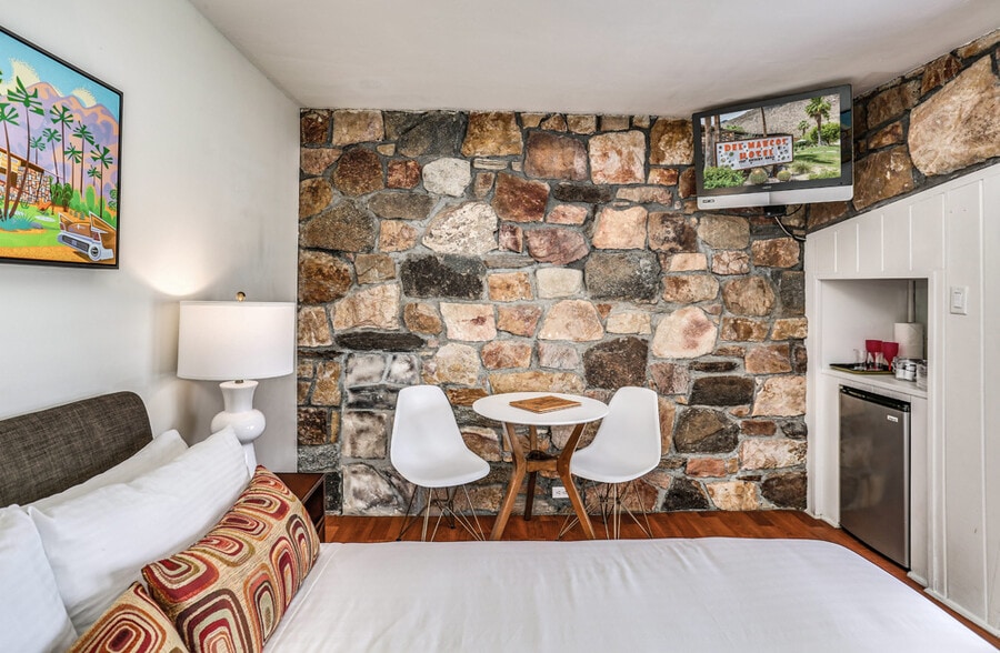 More Photos Of 225 W Baristo Rd, Palm Springs Hotel For Sale