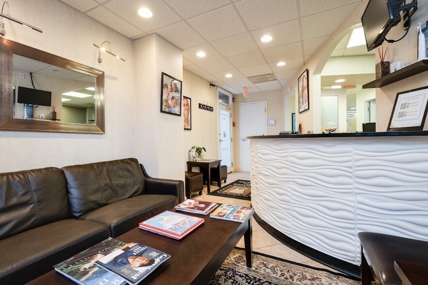 More Photos Of 4400 MacArthur Blvd NW, Washington Office For Sale