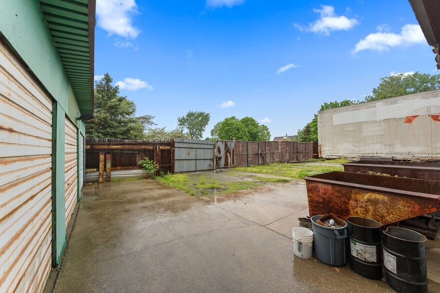 More Photos Of 741 Hoffman St, Hammond Industrial For Sale