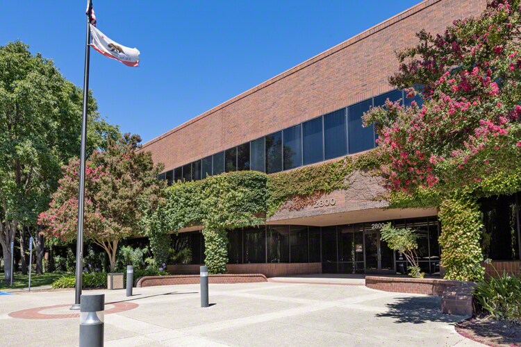 More Photos Of 2800 Gateway Oaks Dr, Sacramento Office For Lease