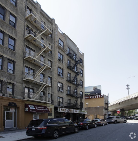 More Photos Of 252 S 4th St, Brooklyn Apartments For Lease