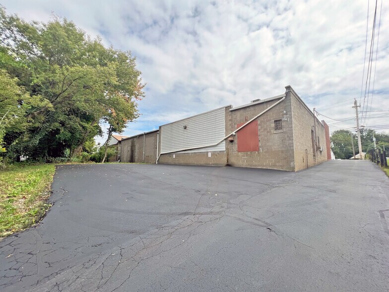 More Photos Of 3412 W Lake Rd, Erie Freestanding For Lease