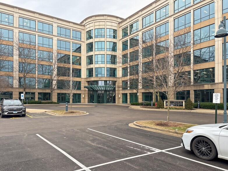 More Photos Of 10 N Martingale Rd, Schaumburg Coworking Space