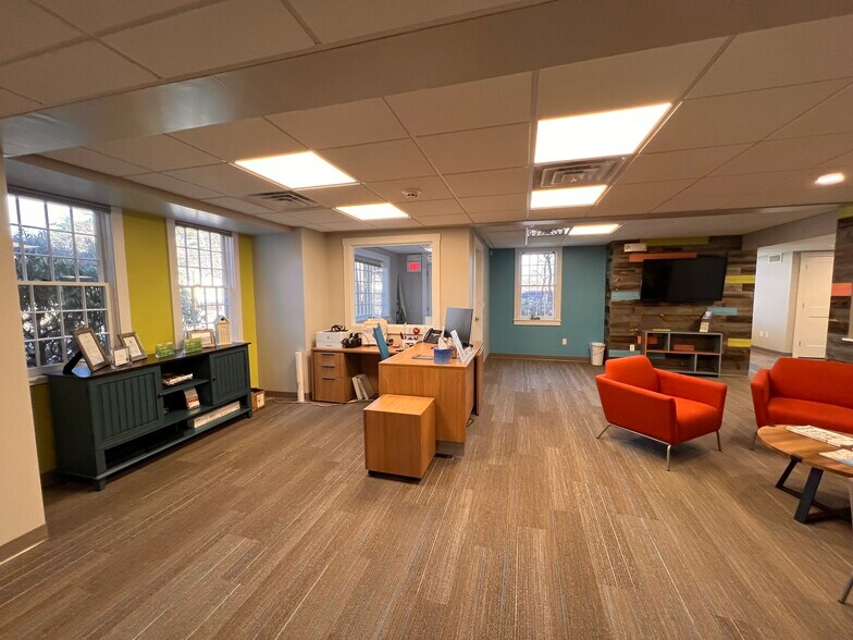 More Photos Of 16 Long Sands Rd, York Medical For Lease