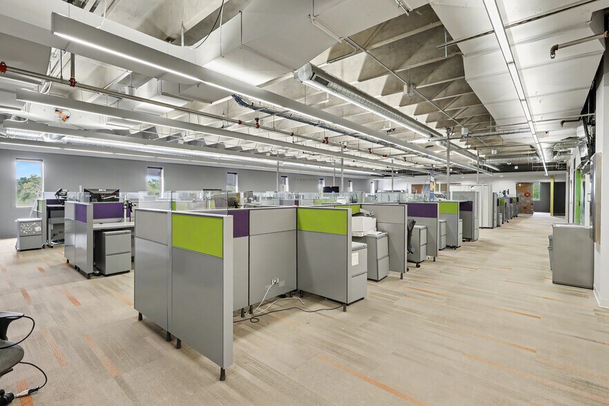 More Photos Of 1025 Ashworth Rd, West Des Moines Office For Sale