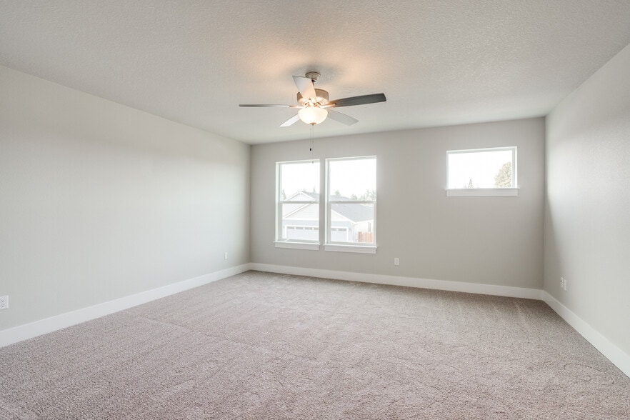 More Photos Of 2932 NW 16th St, Battle Ground Apartments For Sale
