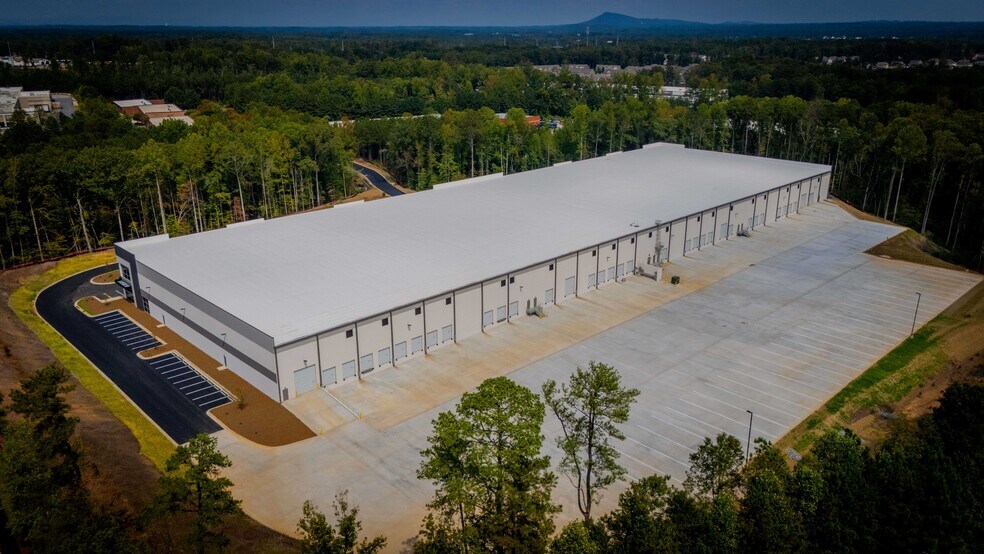 More Photos Of 5720 Trade Dr, Alpharetta Warehouse For Lease