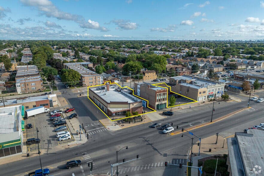 Primary Photo Of 6650 Cermak Rd, Berwyn Bank For Sale