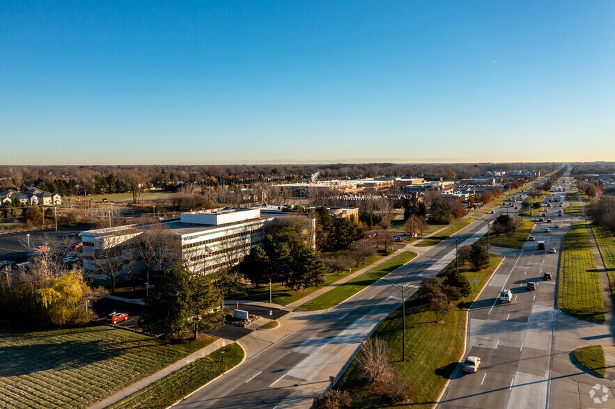 More Photos Of 1607 E Big Beaver Rd, Troy Office Residential For Lease