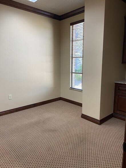 More Photos Of 307 E Danforth Rd, Edmond Office Residential For Sale