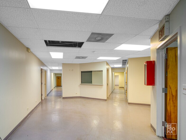 More Photos Of 1870 S Blue Island Ave, Chicago Office For Sale