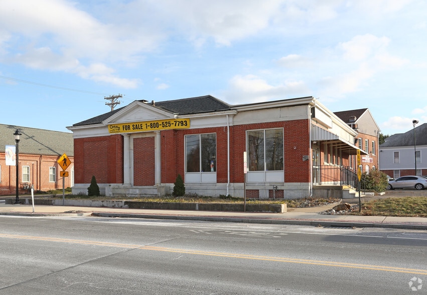62 W Main St  