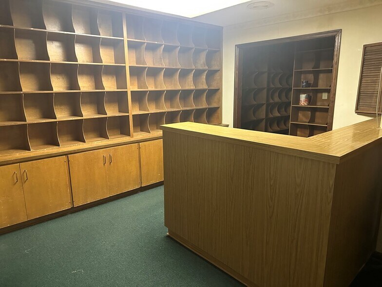 More Photos Of 115 W Park Ave, Valdosta Specialty For Sale