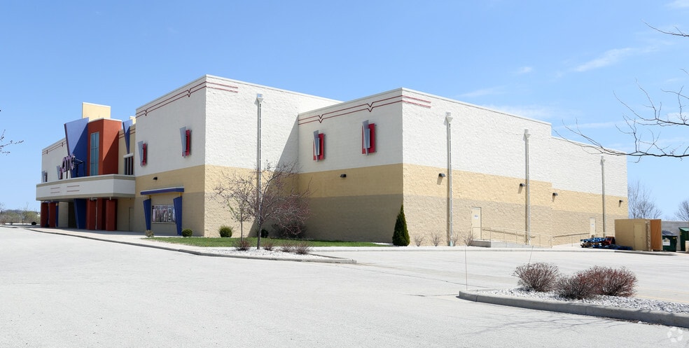 More Photos Of 2555 S 44th St, Manitowoc Movie Theatre For Sale