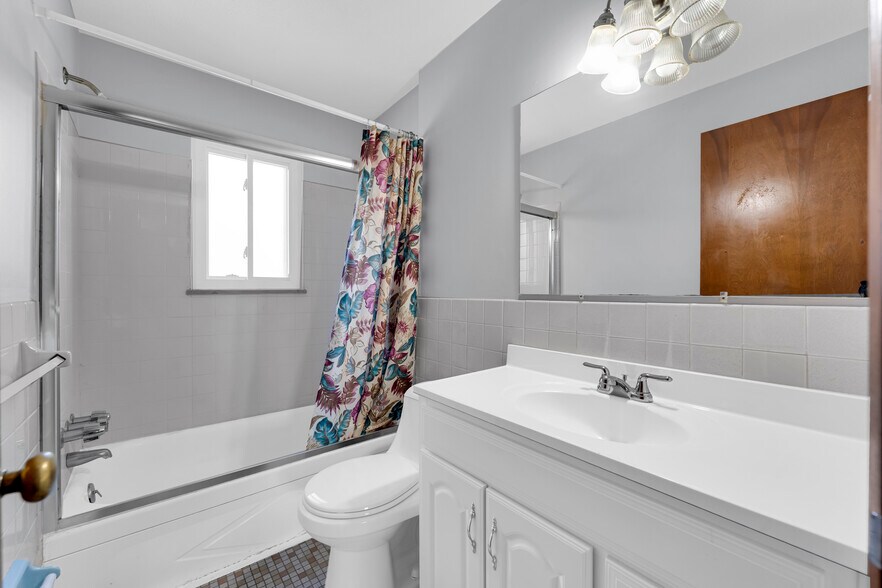 More Photos Of 18809 Bella Dr, Cleveland Apartments For Sale