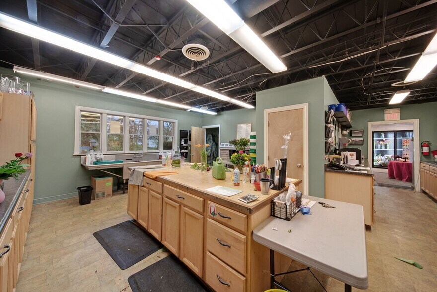 More Photos Of 4120 Main St, Hilliard Freestanding For Sale