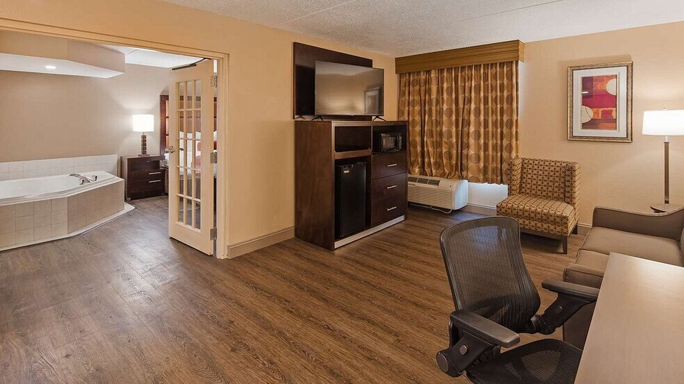 More Photos Of 2216 27th Ave, Council Bluffs Hotel For Sale