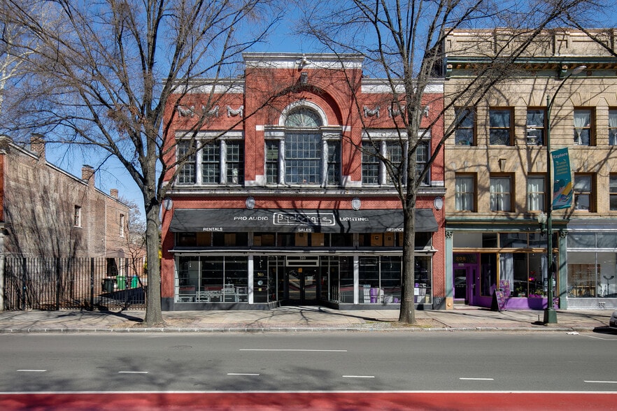 More Photos Of 310 W Broad St, Richmond Storefront For Sale
